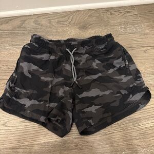 Girls Athleta Black Camouflage 3’ All Play Shorts